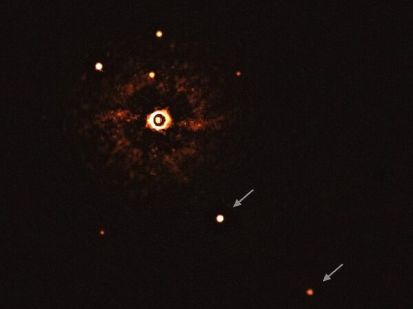 Астрономы впервые сфотографировали планетную систему у солнцеподобной звезды