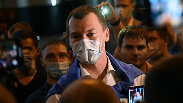 Дегтярев заявил, что ему удается успокаивать митингующих в Хабаровске