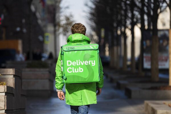 Delivery Club обещает выплачивать долги курьерам с сегодняшнего дня