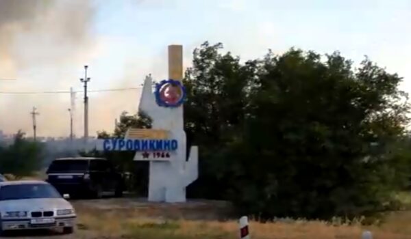 Городу Суровикино Волгоградской области угрожает степной пожар