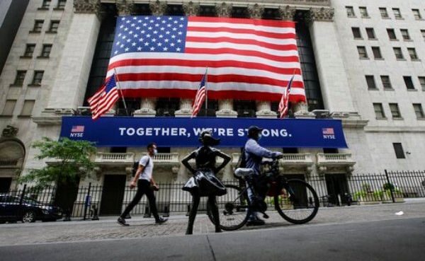 Коронавирус вгоняет Уолл-стрит в минус на фоне антирекордов в США