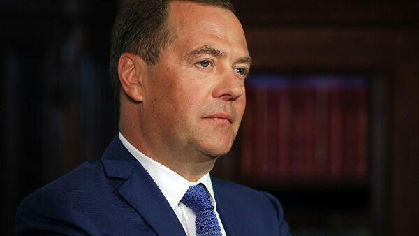 Медведев предложил создать группу для продвижения российских инициатив