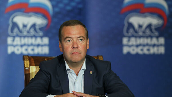 Медведев призвал сделать предвыборную программу "Единой России" народной
