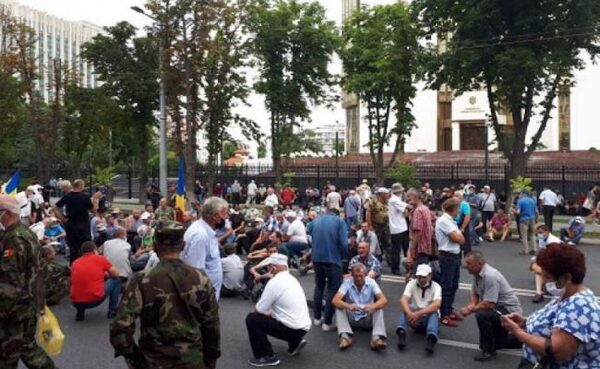 Молдавские комбатанты продолжили акцию протеста у МВД