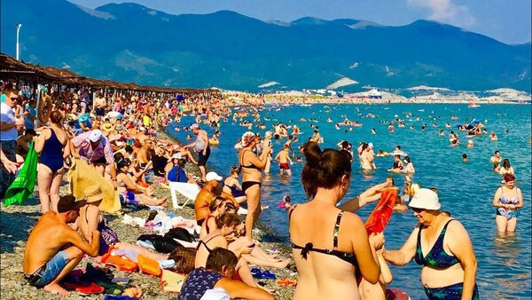 Отдыхающие на Черноморских курортах устали от тесноты на пляжах