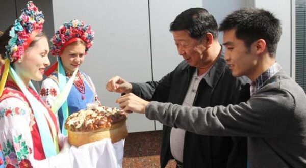 Президент Украины ввел безвизовый режим для туристов из Китая