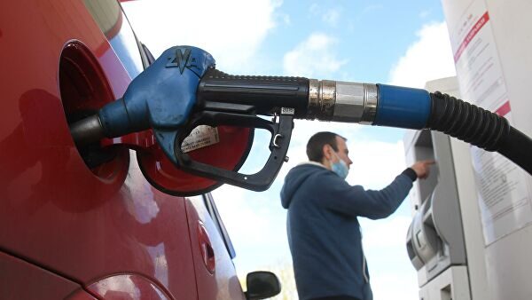 Росстат заявил о снижении темпа роста цены на бензин
