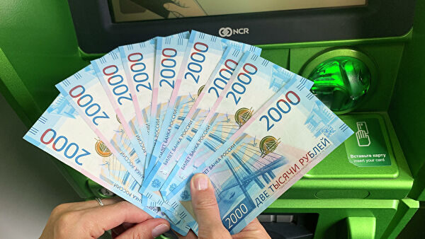 Что делать с валютой? Эксперты дали советы владельцам рублевых сбережений