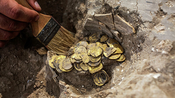 Клад из золотых монет IX века обнаружили при раскопках в Израиле