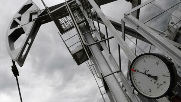 ОПЕК+ ослабляет ограничения добычи нефти