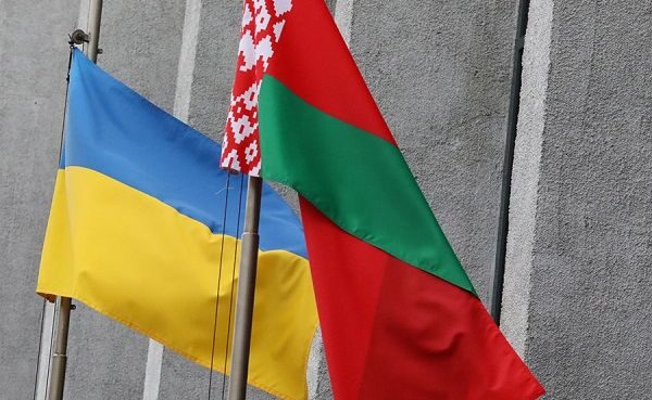 Отношения на паузе: Киев отказался контактировать с Минском