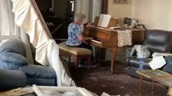 Жительница Бейрута, исполнившая на рояле балладу, растрогала Сеть
