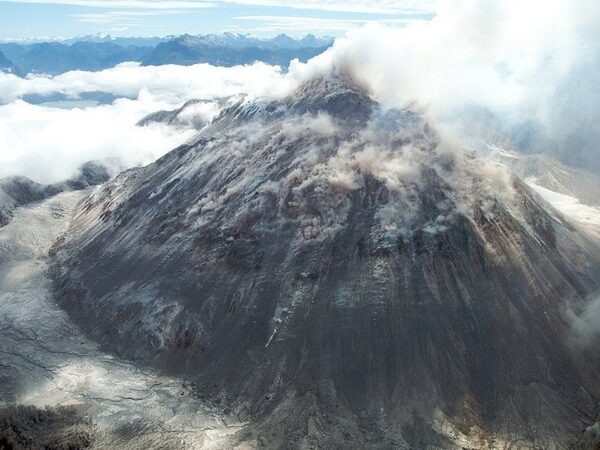 Характеристики магмы помогут предсказать обрушение вулканического купола