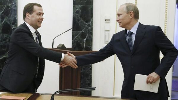 Путин наградил Медведева орденом в связи с его 55-летием