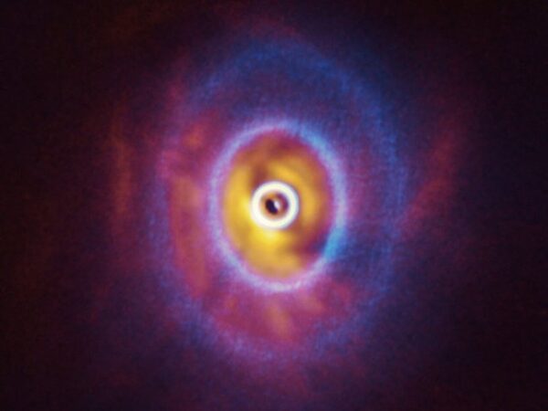 Три звезды в созвездии Ориона разорвали свой протопланетный диск