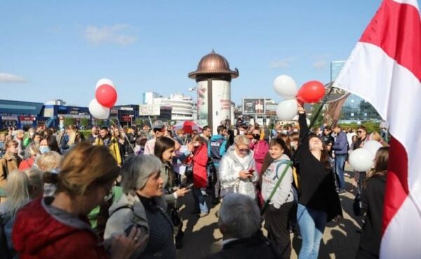 В Минске проходит оппозиционный женский марш