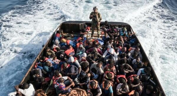 Еврокомиссар бьёт тревогу: «Насильно отправляют мигрантов обратно в море»
