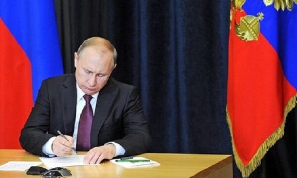 Путин внес в Госдуму законопроект о пожизненном сенаторстве
