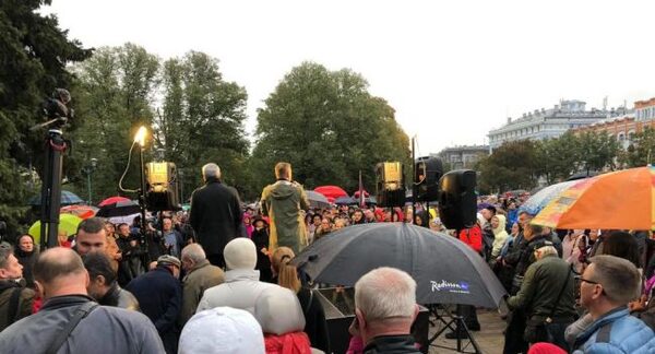 В Риге митинговали за традиционную семью и белорусских женщин