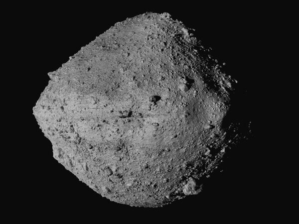 Завтра космический аппарат OSIRIS-REx предпримет первую попытку добыть образец грунта с астероида