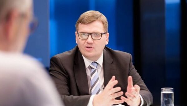 Латвийский министр, «спихнувший» Ушакова, сам, опозорившись, оставляет пост