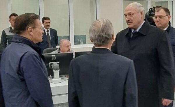 Лукашенко объявил Белоруссию ядерной державой