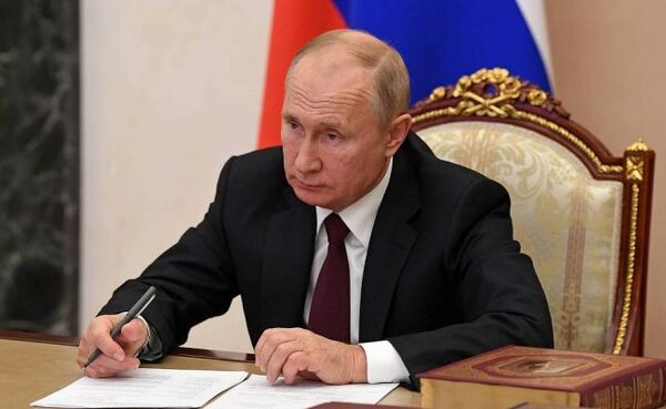 Путин освободил от должности глав Минприроды и Минстроя