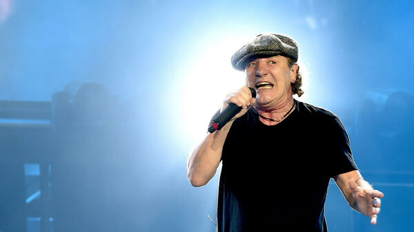 Вокалист AC/DC рассказал, как искал лох-несское чудовище