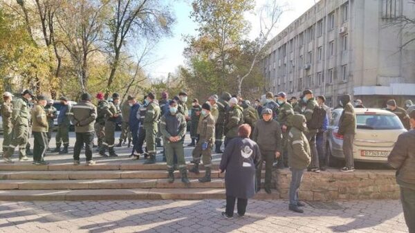 В Бишкеке снова проходят митинги