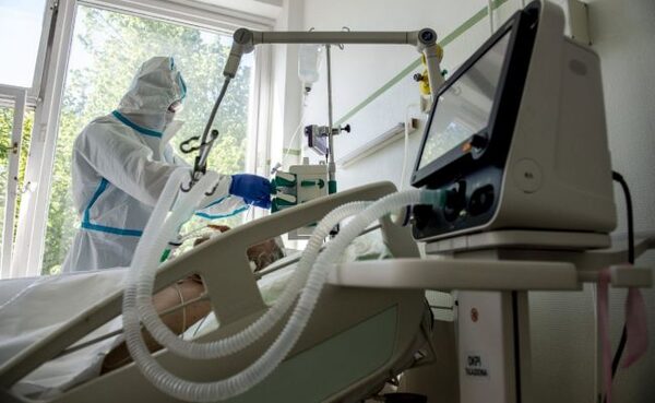 В Казахстане власти закупили для больниц неработающие аппараты ИВЛ
