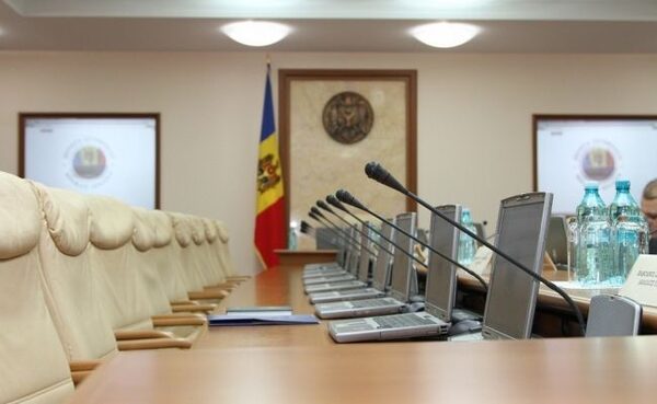 Президент Молдавии идет в парламент решать, как быть с правительством