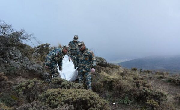 В Нагорном Карабахе спасатели обнаружили тела 22 армянских военнослужащих