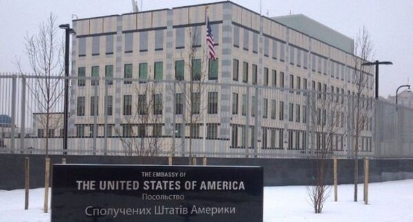 Посольство США в Киеве поддержало закрытие трех украинских телеканалов