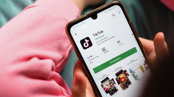 Прабабушка 110 лет стала звездой TikTok, спев песню на свой юбилей