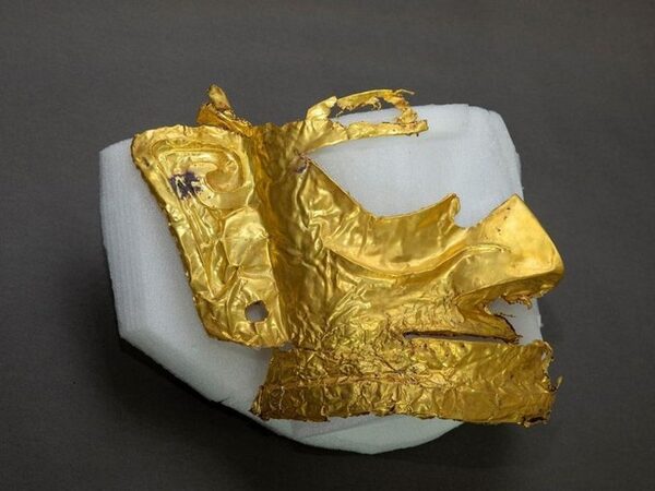Золотая маска возрастом около трех тысяч лет найдена в Китае