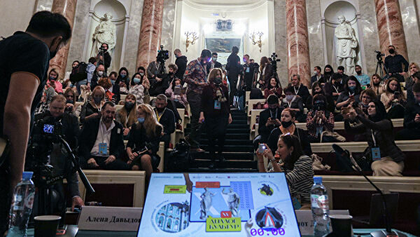 В Петербурге открылся форум молодых журналистов "Диалог культур"
