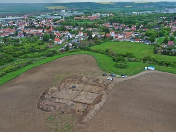 Руины собора времен императора Оттона Великого нашли под кукурузным полем в Германии