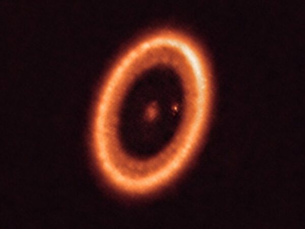 У экзопланеты в созвездии Центавра замечен пылевой диск
