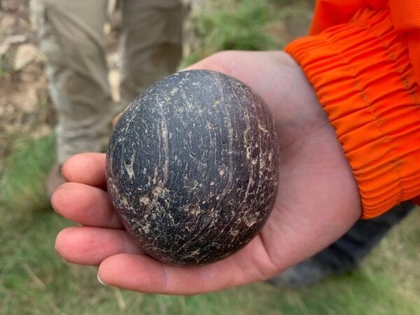 Еще два загадочных каменных шара найдены в погребениях на Оркнейских островах