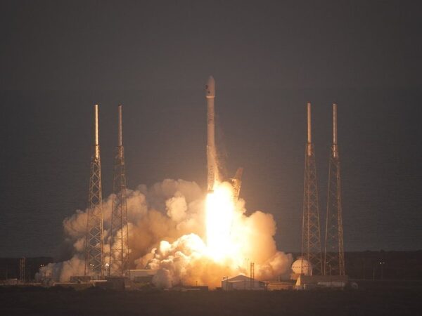 Часть запущенной семь лет назад ракеты Falcon 9 в марте нынешнего года врежется в Луну