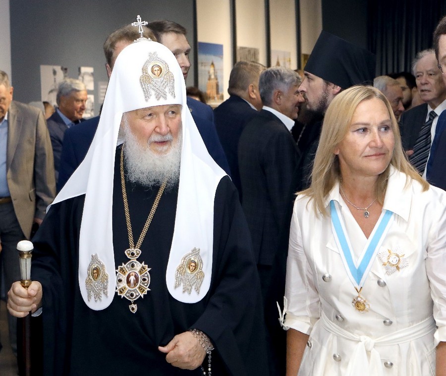 В Храме Христа Спасителя представили уникальные материалы о его восстановлении и роли Юрия Лужкова