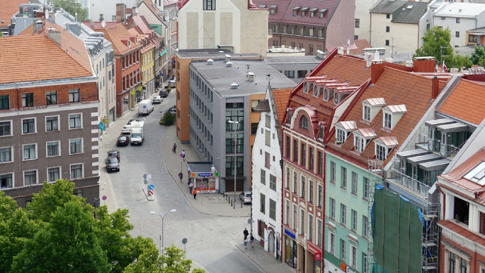 Латвия против старого шифера: государство запретило, люди пользуются